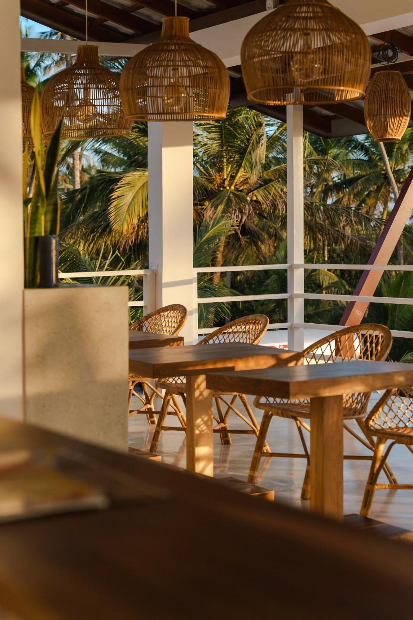 Lucky'S Surf Camp Bed & Breakfast Weligama Exterior foto