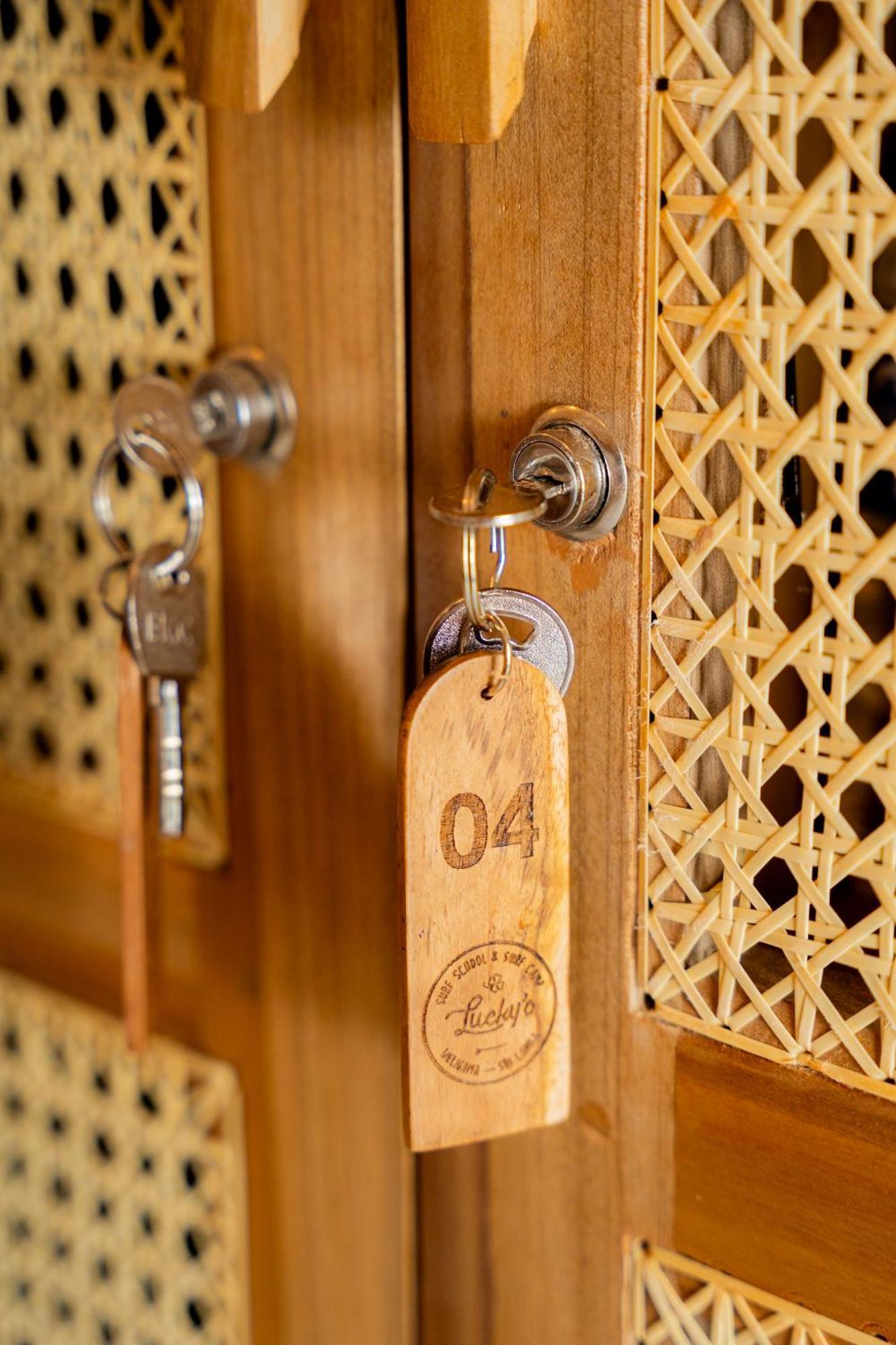 Lucky'S Surf Camp Bed & Breakfast Weligama Exterior foto