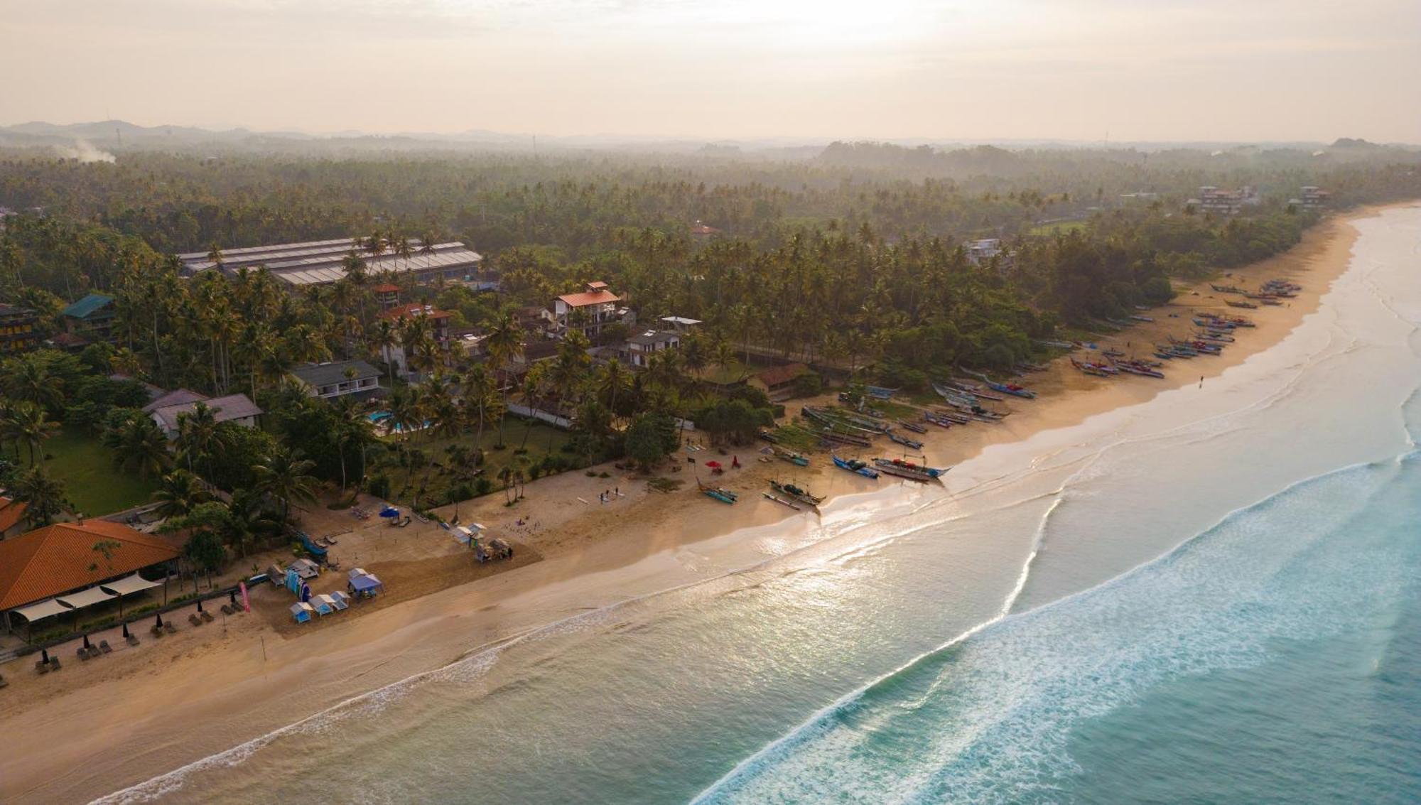 Lucky'S Surf Camp Bed & Breakfast Weligama Exterior foto