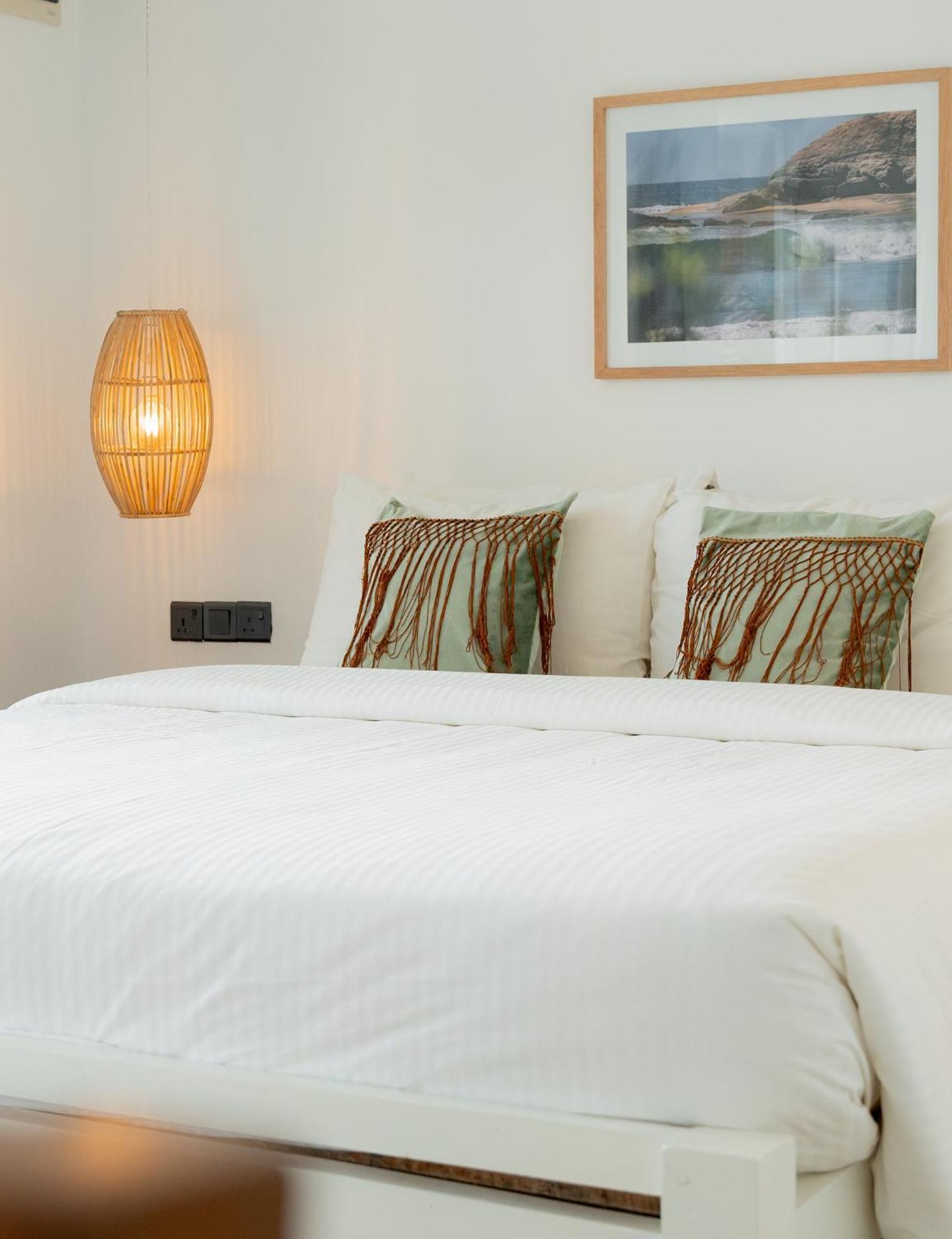 Lucky'S Surf Camp Bed & Breakfast Weligama Exterior foto