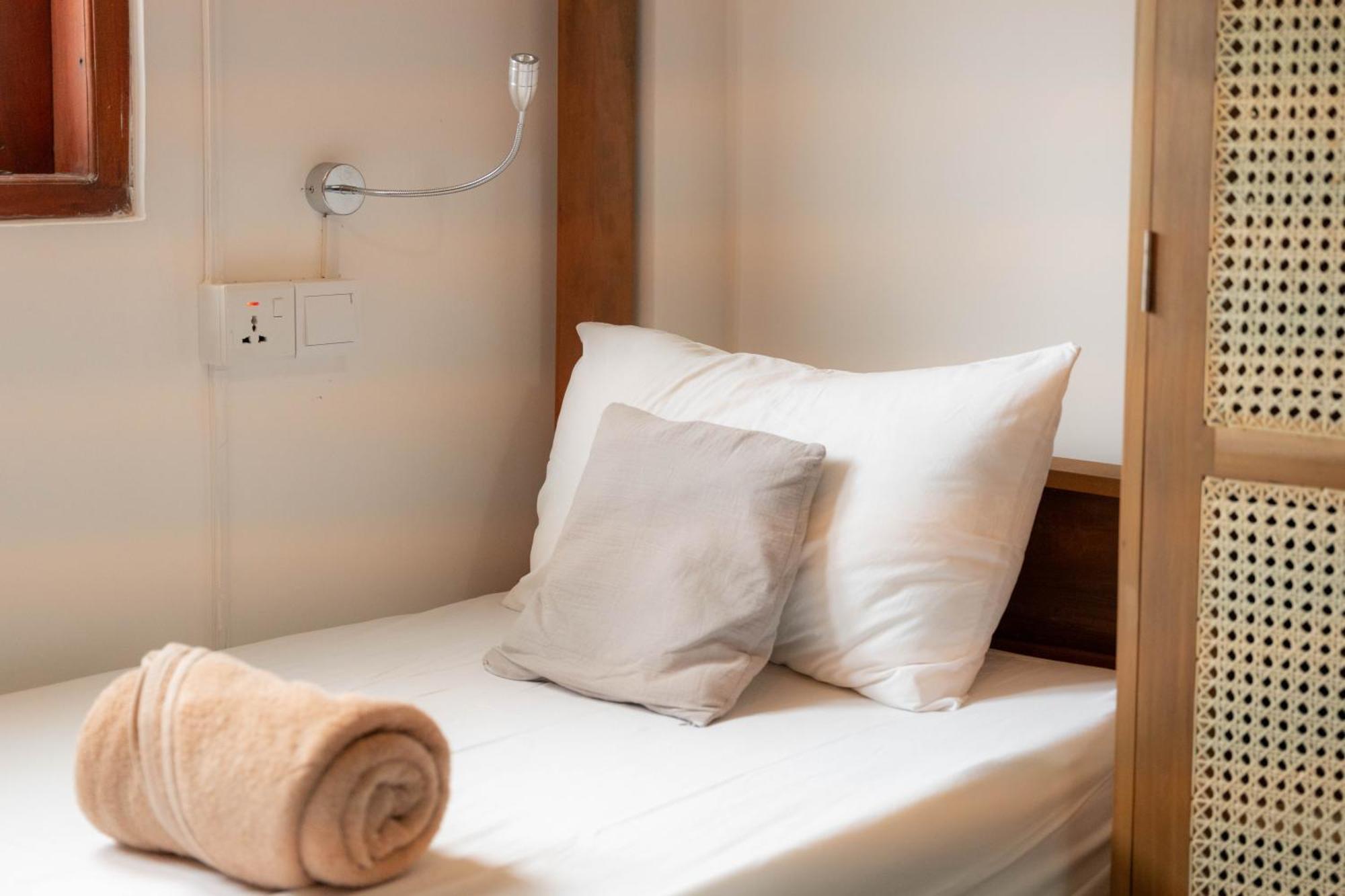Lucky'S Surf Camp Bed & Breakfast Weligama Exterior foto