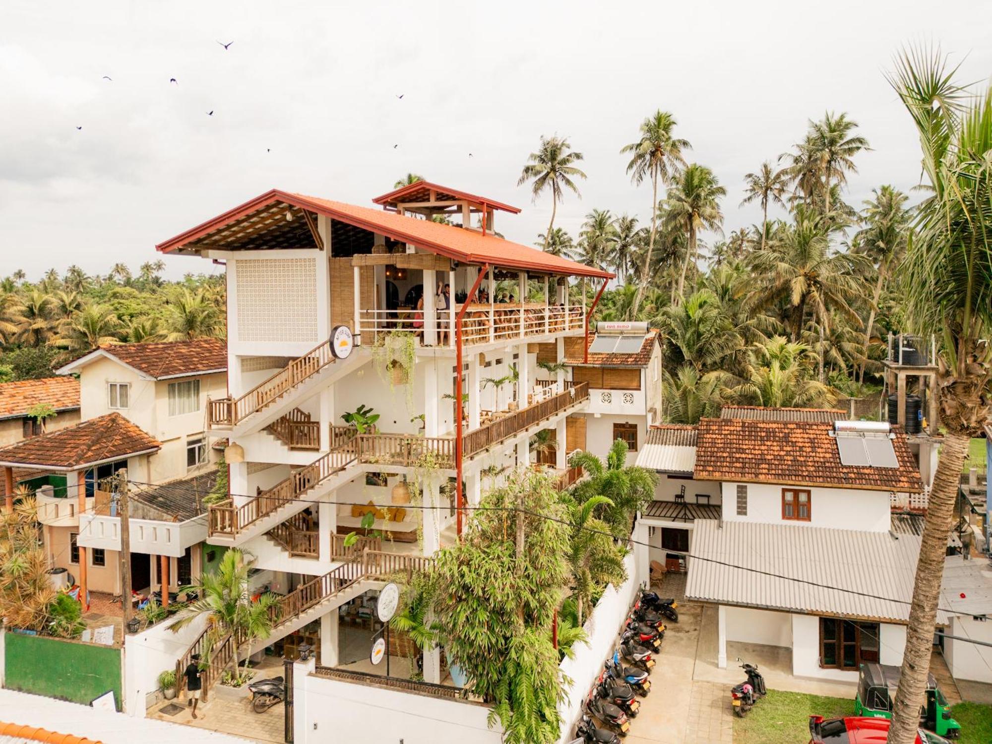 Lucky'S Surf Camp Bed & Breakfast Weligama Exterior foto