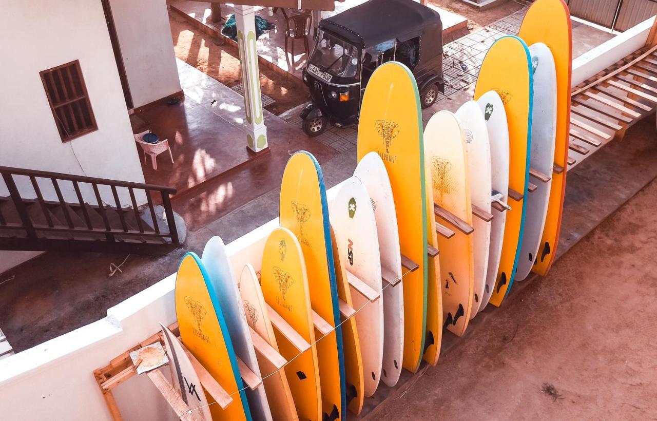 Lucky'S Surf Camp Bed & Breakfast Weligama Exterior foto